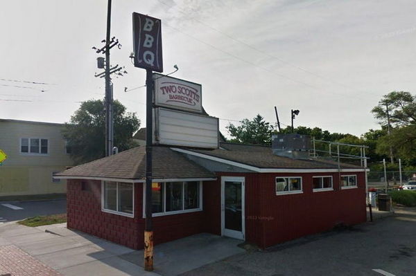 A&W Restaurant - Grand Rapids - 536 Leonard St Nw (newer photo)